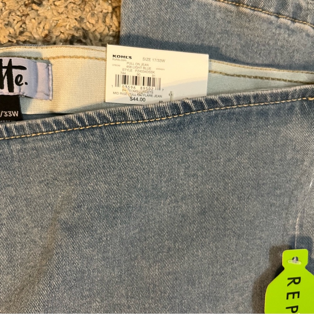 Vylette Pull on Flare Jeans Midrise Waist Size 33” NWTi - Picture 6 of 12
